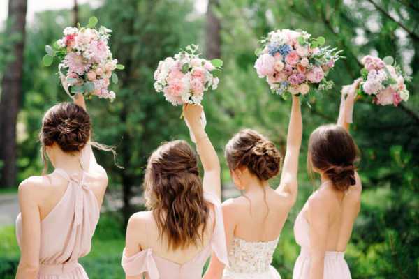 10 Photos You Need to Take With Your Bridesmaids on Your Wedding Day